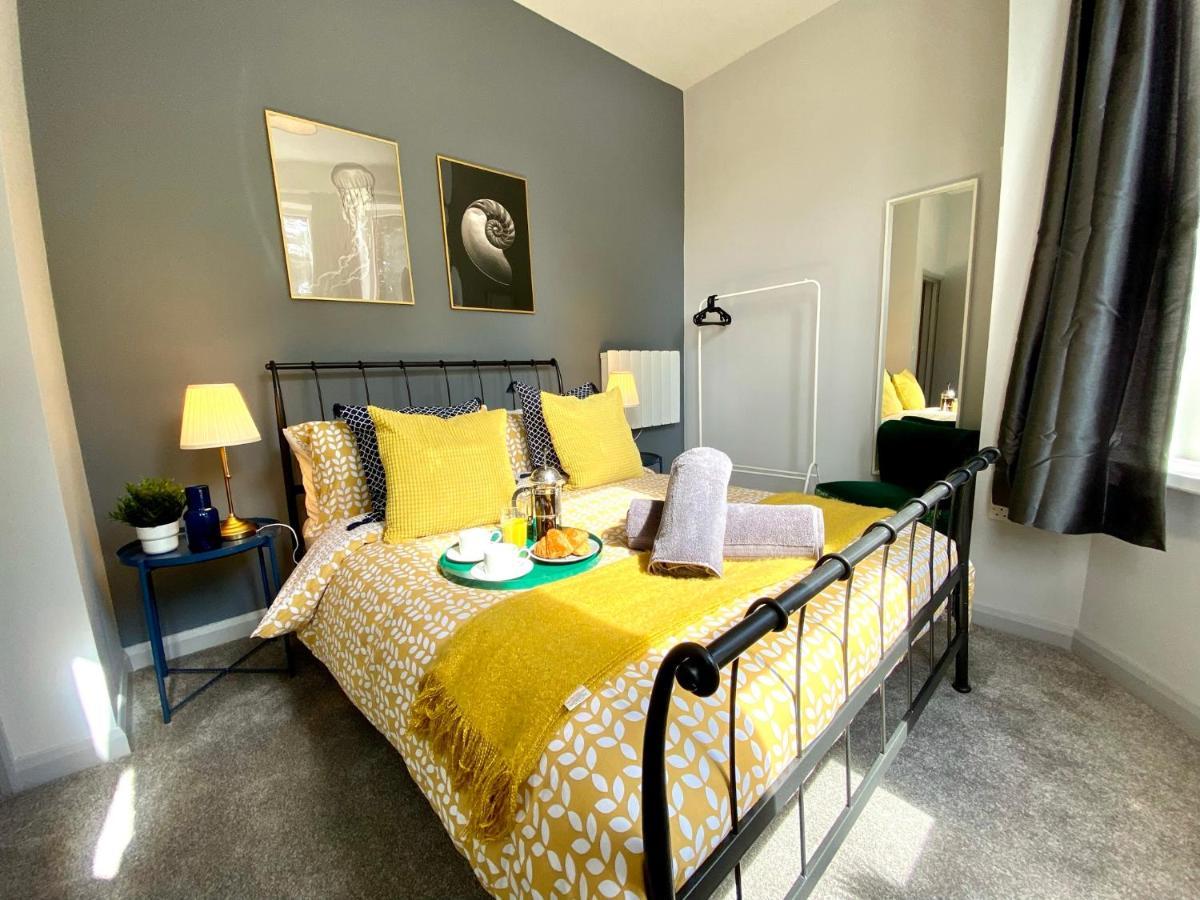 Trendy Stylish Apartment! - 5 Minute Walk To The Best Beach! - Great Location - Parking - Fast Wifi - Smart Tv - Newly Decorated - Sleeps Up To 6! Close To Bournemouth & Poole Town Centre & Sandbanks Kültér fotó
