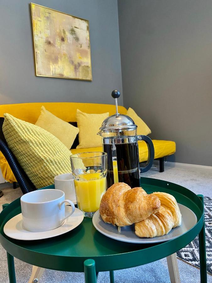 Trendy Stylish Apartment! - 5 Minute Walk To The Best Beach! - Great Location - Parking - Fast Wifi - Smart Tv - Newly Decorated - Sleeps Up To 6! Close To Bournemouth & Poole Town Centre & Sandbanks Kültér fotó