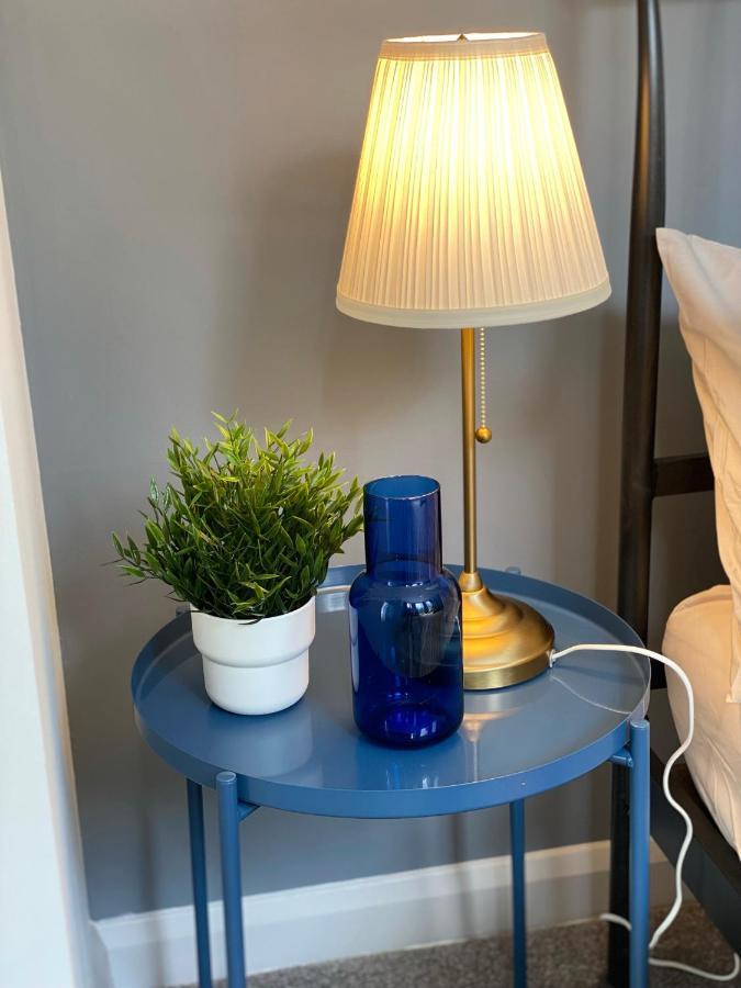 Trendy Stylish Apartment! - 5 Minute Walk To The Best Beach! - Great Location - Parking - Fast Wifi - Smart Tv - Newly Decorated - Sleeps Up To 6! Close To Bournemouth & Poole Town Centre & Sandbanks Kültér fotó