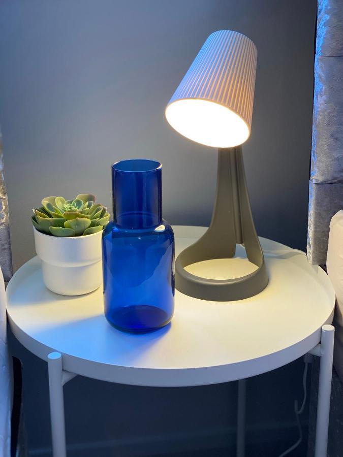 Trendy Stylish Apartment! - 5 Minute Walk To The Best Beach! - Great Location - Parking - Fast Wifi - Smart Tv - Newly Decorated - Sleeps Up To 6! Close To Bournemouth & Poole Town Centre & Sandbanks Kültér fotó