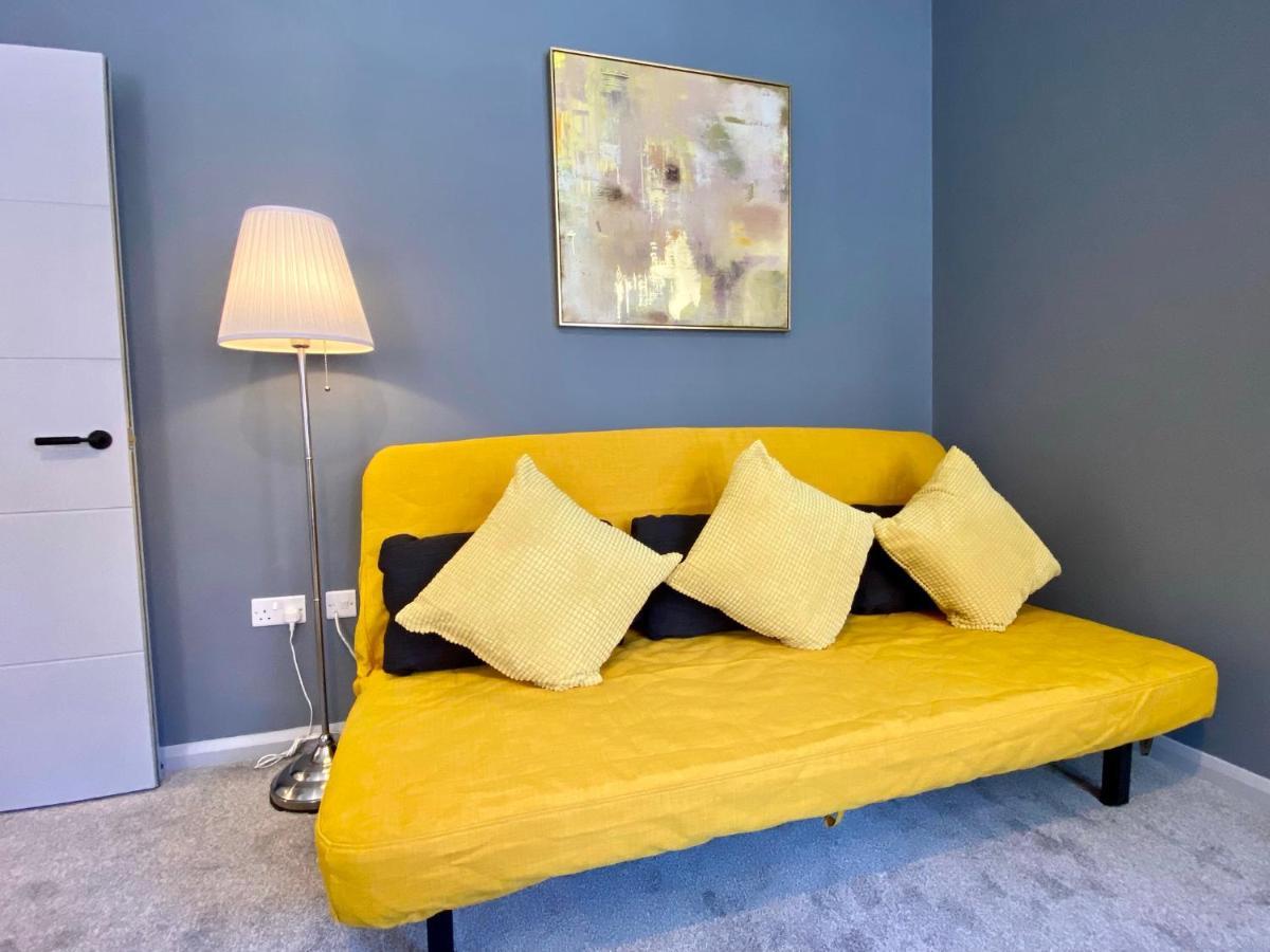 Trendy Stylish Apartment! - 5 Minute Walk To The Best Beach! - Great Location - Parking - Fast Wifi - Smart Tv - Newly Decorated - Sleeps Up To 6! Close To Bournemouth & Poole Town Centre & Sandbanks Kültér fotó